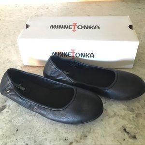 Minnetonka Black Ballet Flat Size 5.5 NIB